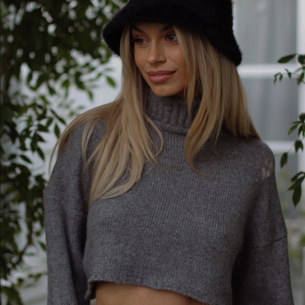 Turtle neck and skirt set - Picture 2 of 5